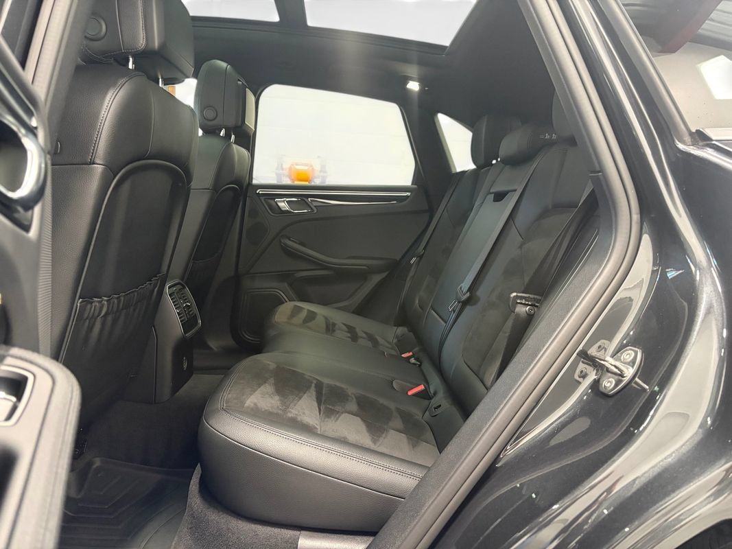Used 2018 Porsche Macan AWD/4WD image 12