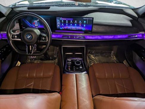 Used 2023 BMW i7 xDrive60 AWD/4WD image 17
