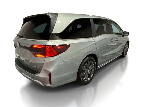 New 2026 Honda Odyssey Touring image 4