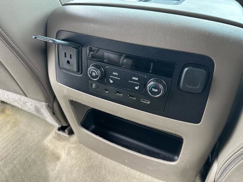 Used 2018 GMC Yukon XL SLT w/ Premium Edition RWD image 30