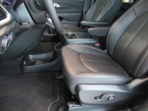 New 2026 Chrysler Voyager LX image 15