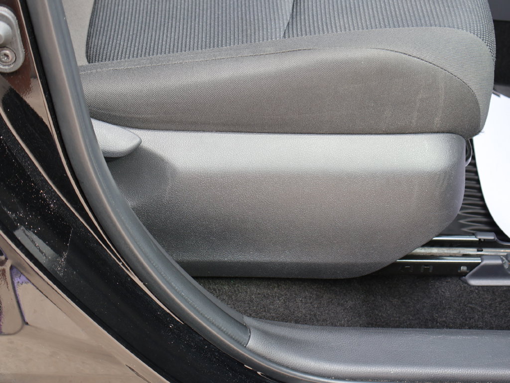 Used 2025 Toyota RAV4 LE AWD/4WD image 9
