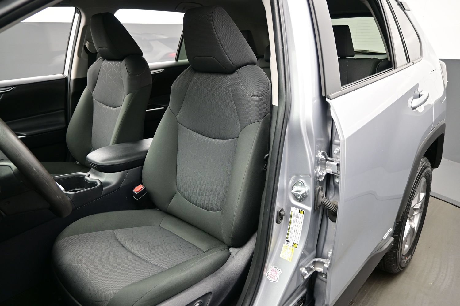 Used 2025 Toyota RAV4 XLE AWD/4WD image 12