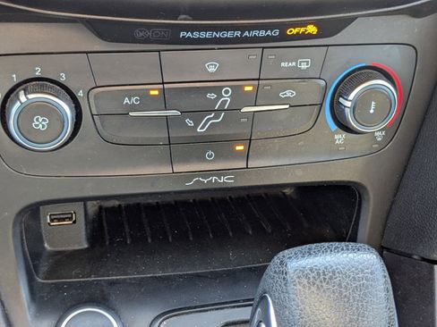 Used 2017 Ford Focus SE image 22