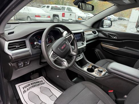Used 2023 GMC Acadia SLE w/ Driver Convenience Package image 13
