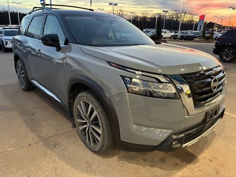 Used 2022 Nissan Pathfinder Platinum w/ Cargo Package image 3