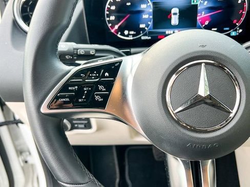 Used 2025 Mercedes-Benz GLA 250 4MATIC image 24