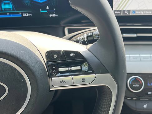 Used 2025 Hyundai Elantra Limited FWD image 30