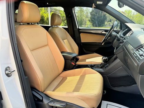 Used 2022 Volkswagen Tiguan SE R-Line image 31
