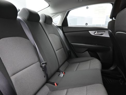 Used 2022 Kia Forte LXS FWD image 25
