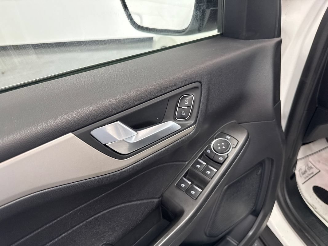 Used 2021 Ford Escape SE w/ SE Sport Appearance Package AWD/4WD image 10