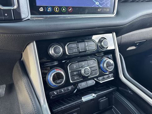 Used 2021 GMC Yukon XL Denali w/ Denali Premium Package image 21