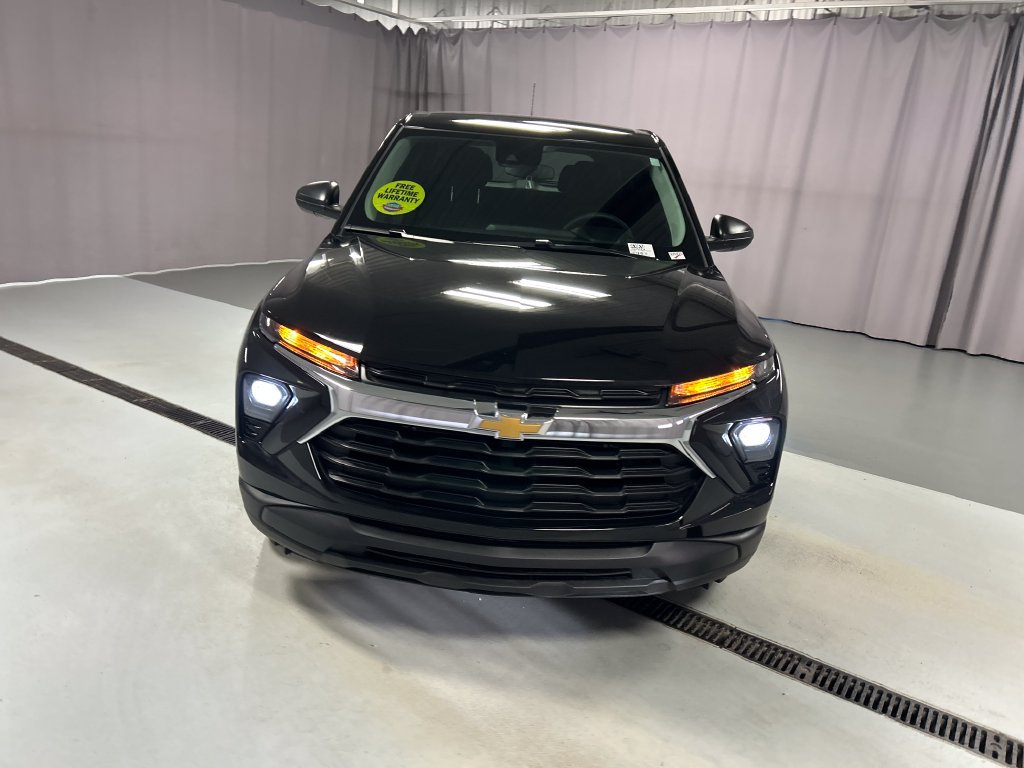 Used 2026 Chevrolet TrailBlazer LS w/ LS Convenience Package FWD image 2