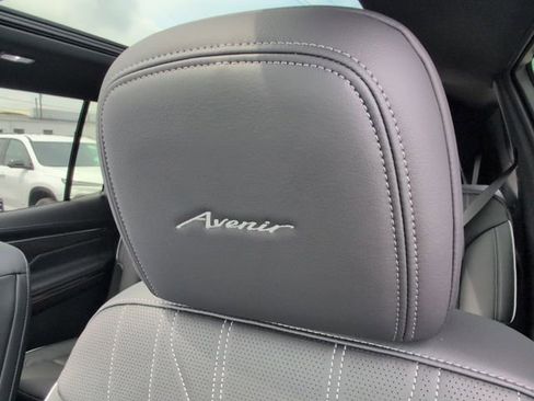 New 2026 Buick Enclave Avenir w/ Super Cruise Package image 12