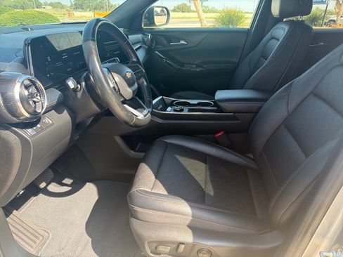 Used 2026 Chevrolet Equinox LT w/ Convenience Package II FWD image 5
