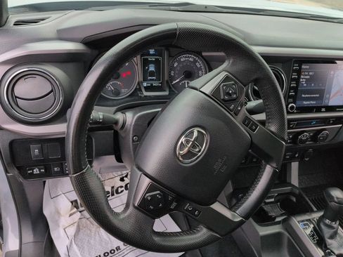 Used 2021 Toyota Tacoma TRD Off-Road w/ TRD Premium Off Road Package AWD/4WD image 11