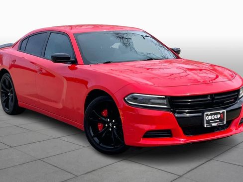 Used 2018 Dodge Charger SXT w/ Blacktop Package image 3