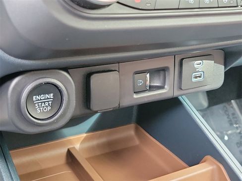 Used 2023 Ford Maverick Lariat w/ Lariat Luxury Package image 32