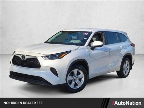 Used 2023 Toyota Highlander L AWD/4WD image 1