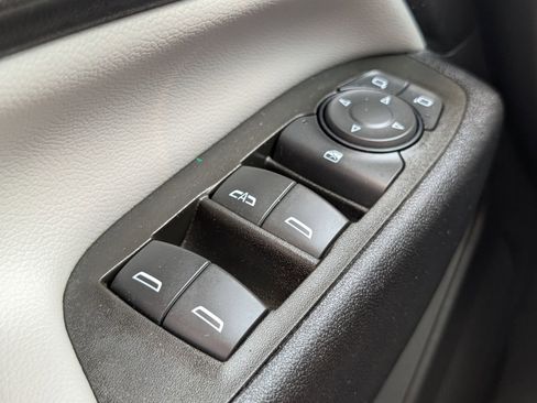 Used 2023 Chevrolet Equinox LS w/ Midnight Edition FWD image 26