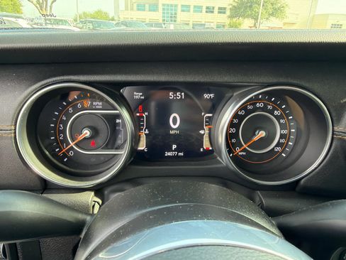 Used 2023 Jeep Gladiator Overland AWD/4WD image 8