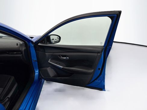 Used 2025 Nissan Sentra SR FWD image 29