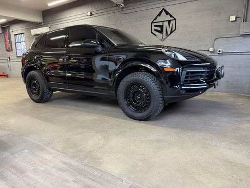 Used 2019 Porsche Cayenne AWD/4WD image 4