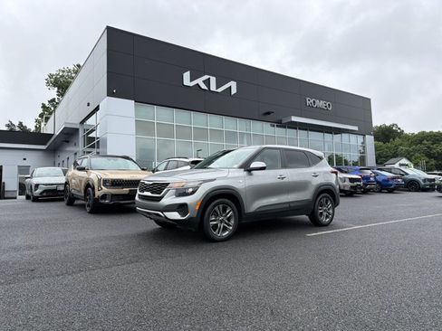 Certified 2023 Kia Seltos LX AWD/4WD image 1