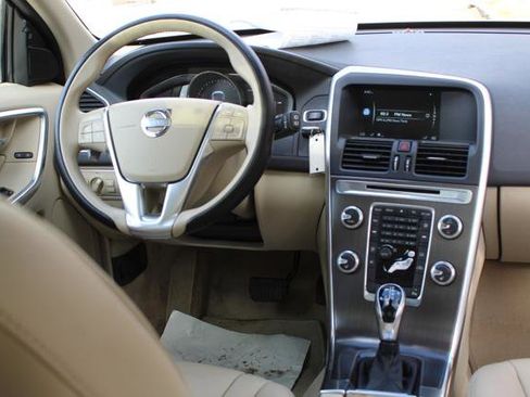 Used 2015 Volvo XC60 T6 image 11
