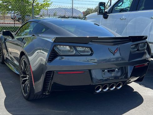 Used 2017 Chevrolet Corvette Z06 RWD image 3