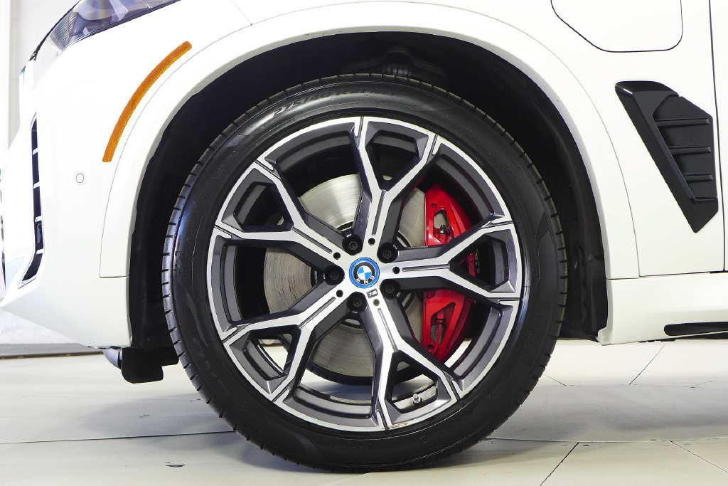 Certified 2025 BMW X5 xDrive50e w/ M Sport Package AWD/4WD image 5