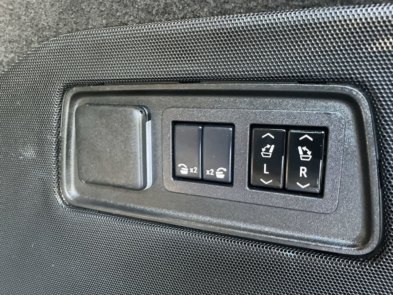 Certified 2024 Cadillac Escalade Premium Luxury w/ LPO, Floor Liner Package AWD/4WD image 18