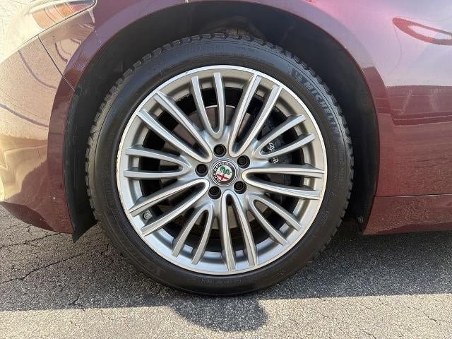 Used 2017 Alfa Romeo Giulia Ti AWD/4WD image 11
