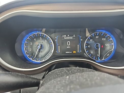 Used 2018 Chrysler Pacifica Touring Plus image 18