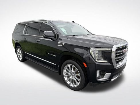 Used 2022 GMC Yukon XL SLT w/ SLT Premium Package AWD/4WD image 3