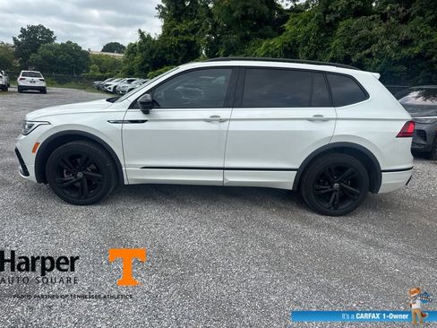 Used 2024 Volkswagen Tiguan SE R-Line AWD/4WD image 2