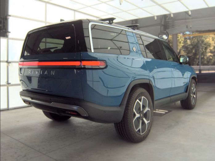 Used 2024 Rivian R1S Adventure Dual AWD/4WD image 3