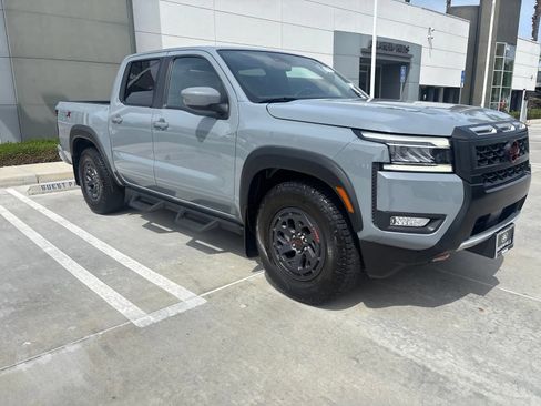 Used 2025 Nissan Frontier Pro-X RWD image 2