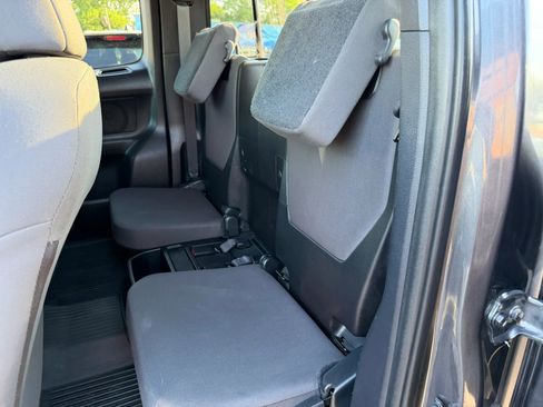 Used 2019 Toyota Tacoma TRD Off-Road AWD/4WD image 18