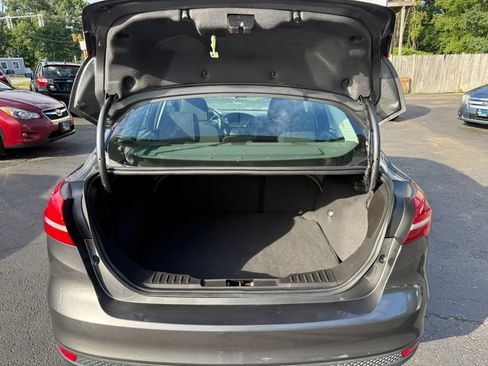 Used 2018 Ford Focus SE FWD image 9