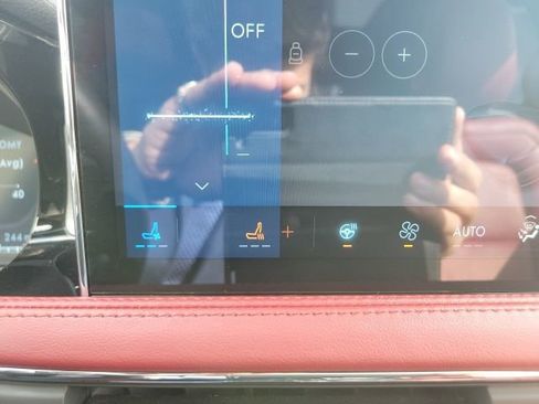 Used 2024 Lincoln Corsair Reserve w/ Equipment Group 201A image 8