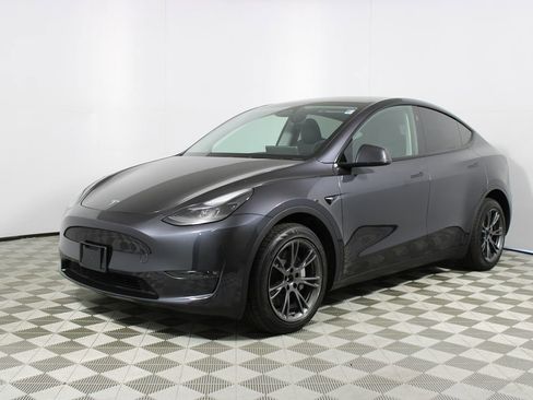 Used 2024 Tesla Model Y Long Range AWD/4WD image 29