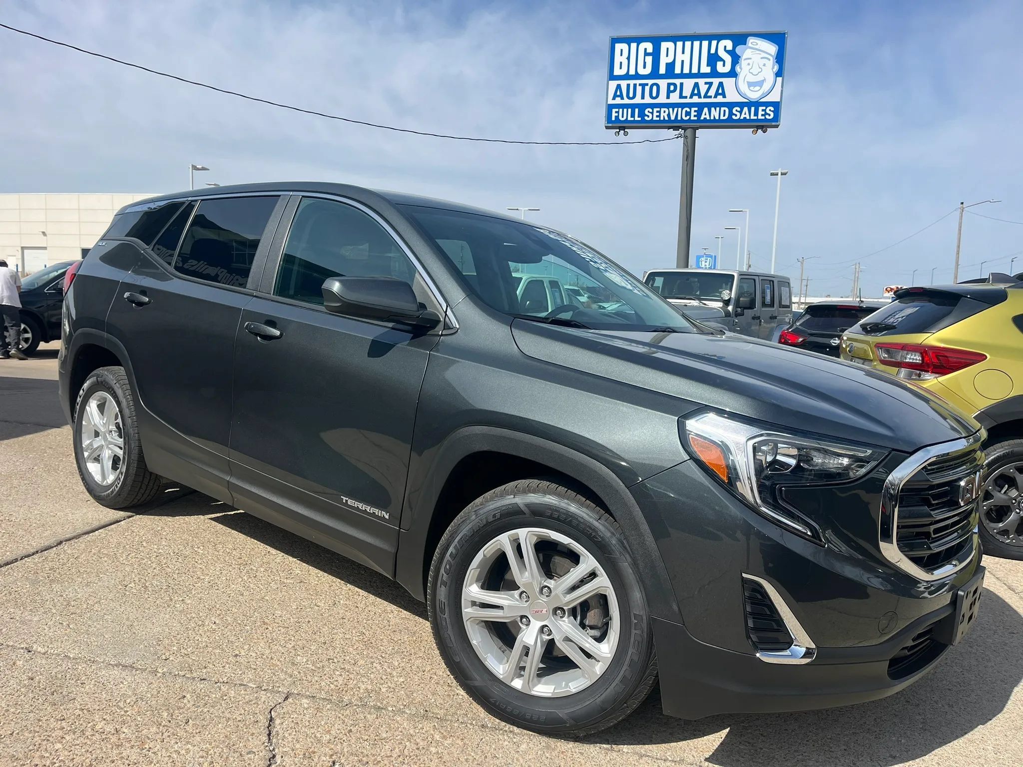 Used 2021 GMC Terrain SLE FWD image 1
