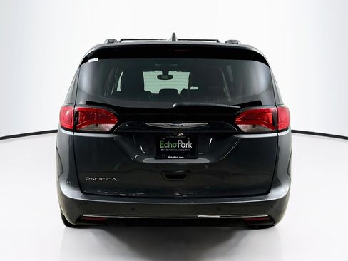Used 2018 Chrysler Pacifica Touring-L FWD image 7