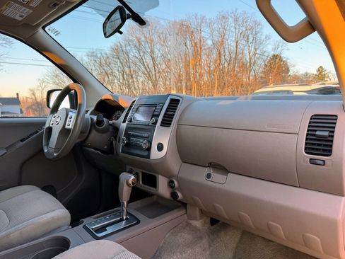 Used 2018 Nissan Frontier SV image 27