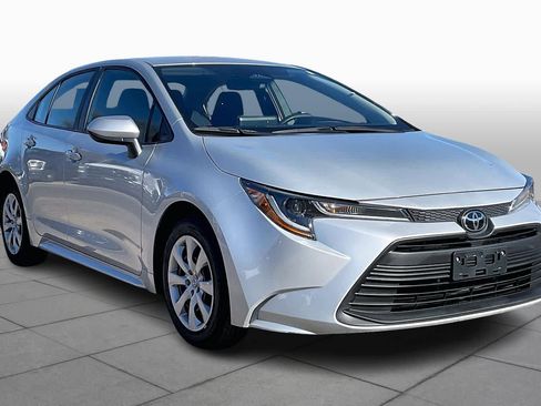Used 2024 Toyota Corolla LE image 2