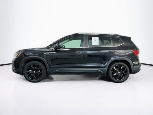 Used 2023 Volkswagen Taos SE w/ Panoramic Sunroof Package AWD/4WD image 4
