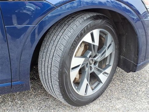 Used 2022 Audi e-tron Premium w/ Convenience Plus Package image 4