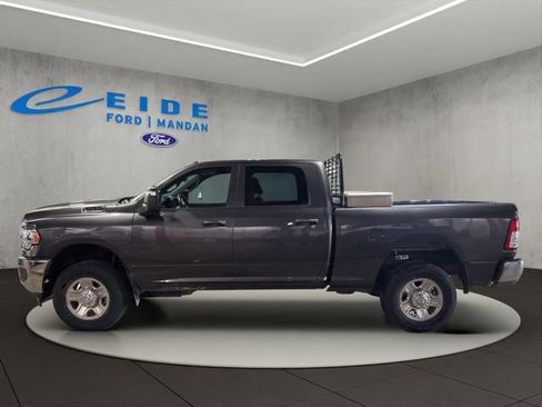 Used 2024 RAM 2500 Tradesman w/ Chrome Appearance Group AWD/4WD image 9