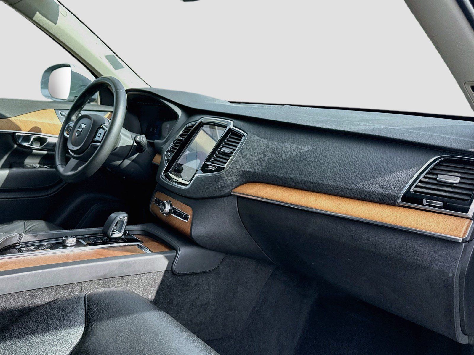 Used 2023 Volvo XC90 B6 Plus AWD/4WD image 30
